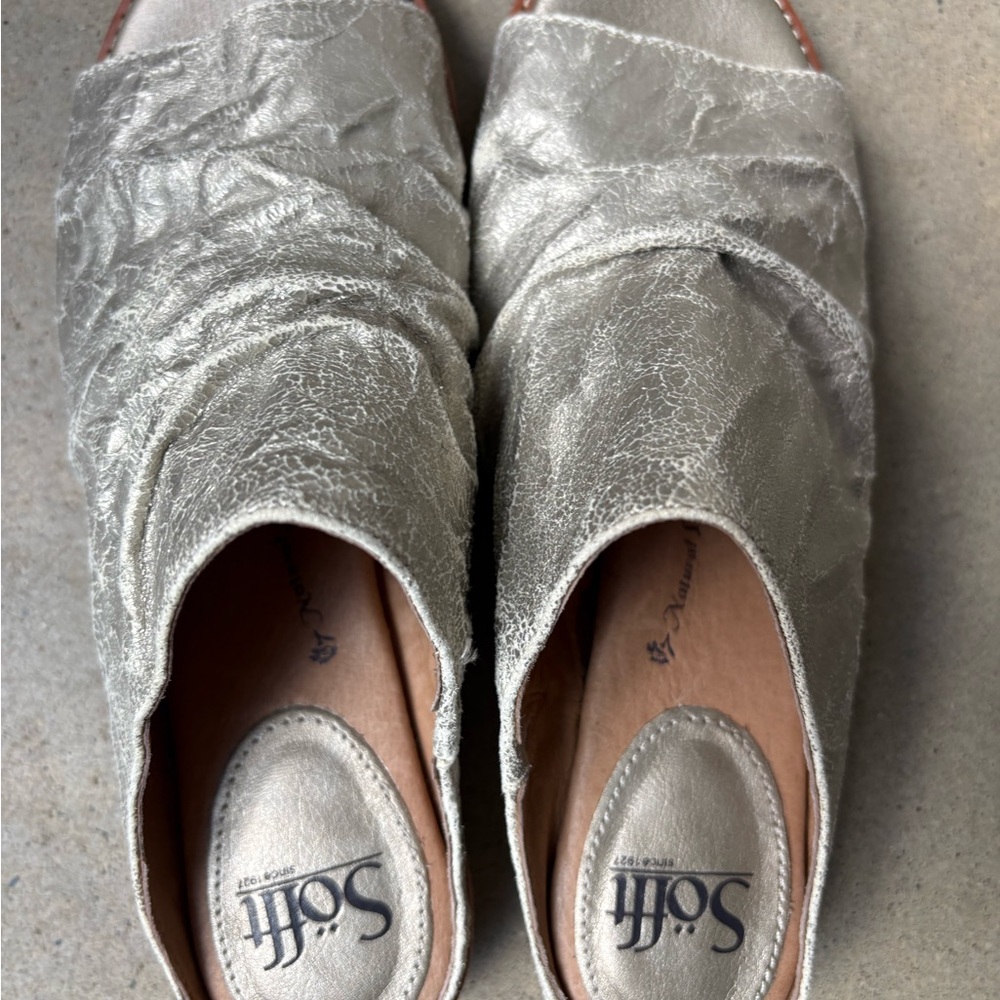 Sofft Women's metallic  Shoes.  NWOT.  Size 9.
